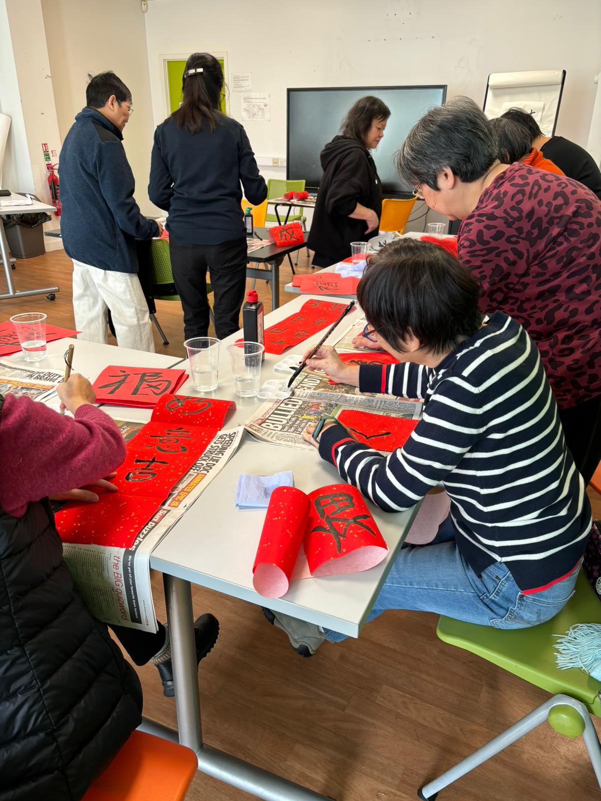 DragonsVoice Successfully Hosts the First Chinese Calligraphy Art Class